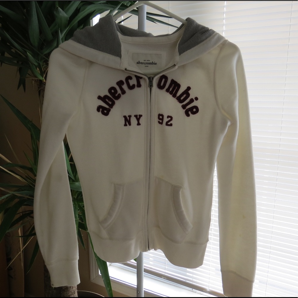 White Abercrombie sweatshirt